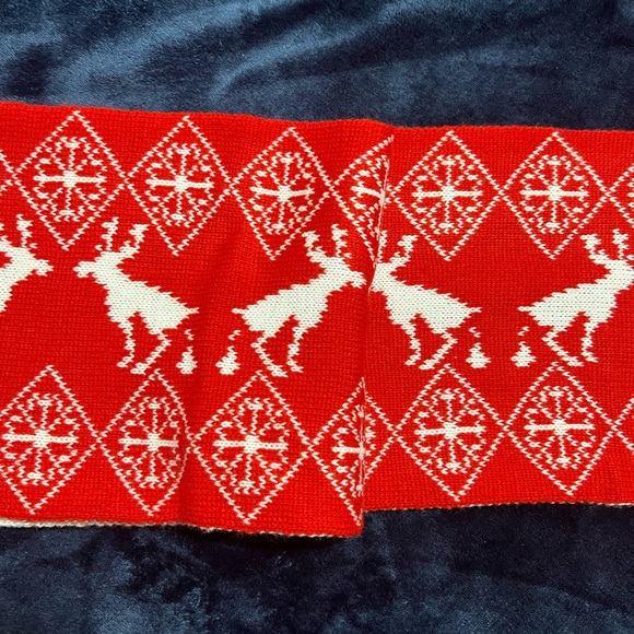 NWOT Funny Deer Scarf - Picture 2 of 2